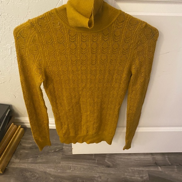Jorya turtle neck sweater - Picture 2 of 3